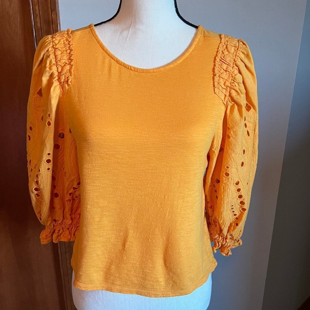 Express Eyelet lace gold top, Size XS